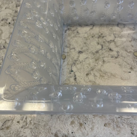 Lalique Crystal Coupe Roses Square Bowl - Picture 3 of 14